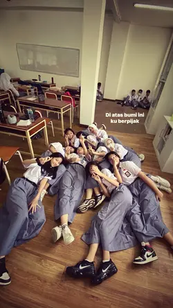 diatas bumi ini ku