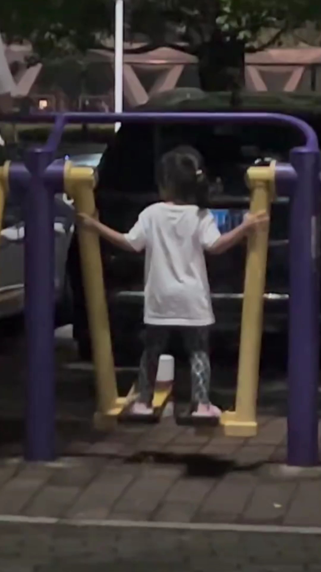 她说她想出去闯闯 回来却和以前判若两人.