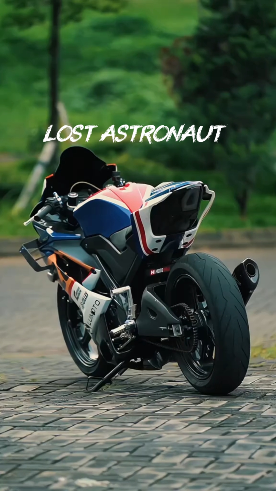 ASTRONAUT HILANG