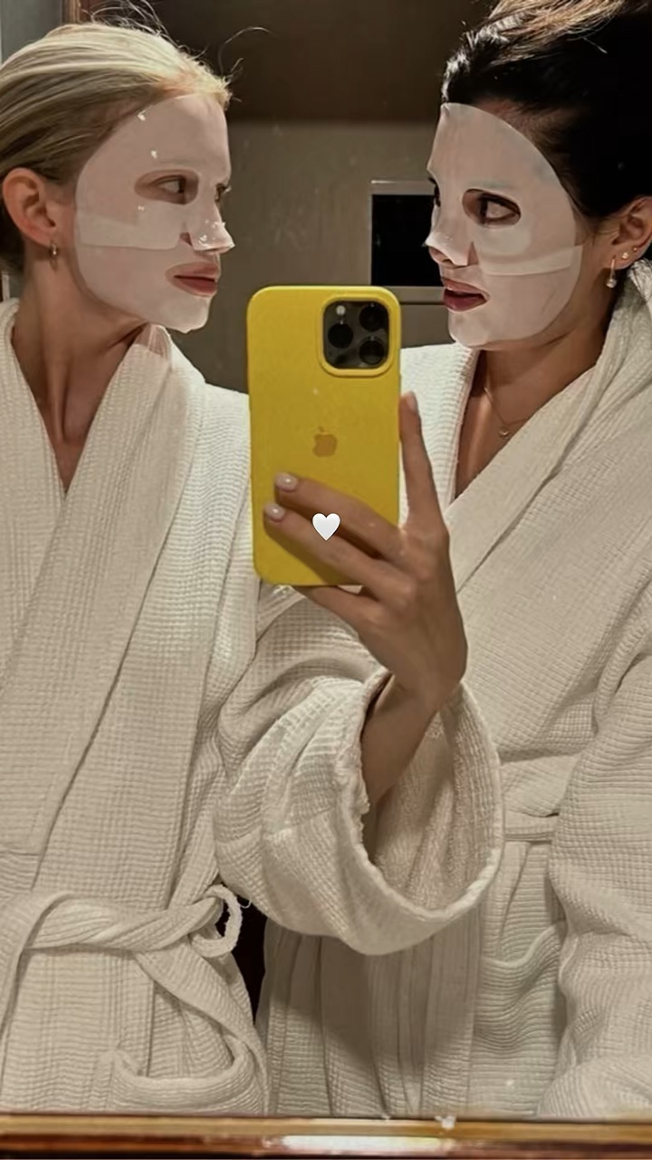 BESTIE MOMENTS