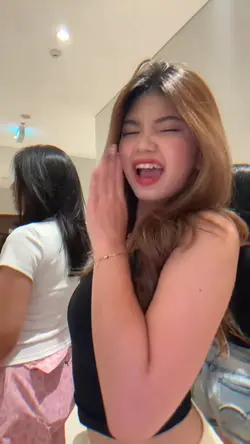 dia gadis berkerudun