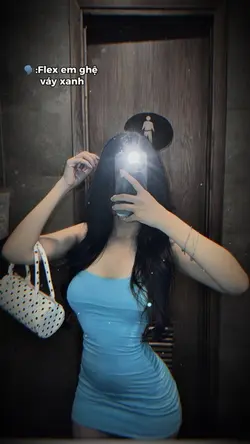 Flex em ghệ váy xanh