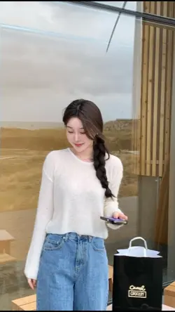 2 pics TV35829092117