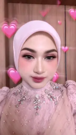 dia gadis berkerudun