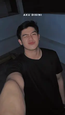 AKU DISINI DUDUK