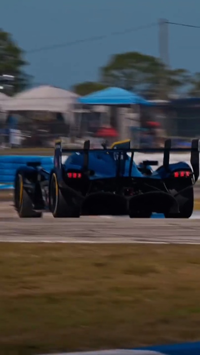 Racing car
