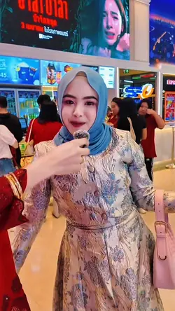 cewe nyanyi thailand