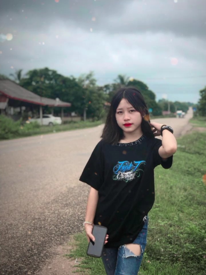 ສາວມົ້ງລີ