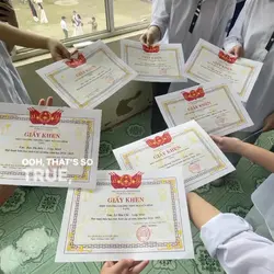 1 ảnh khoe giấy khen
