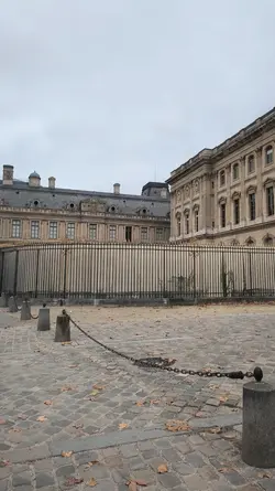 moi au moins