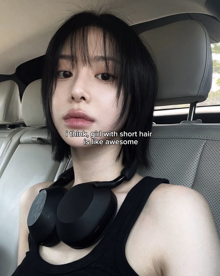 girl w/ short hair 