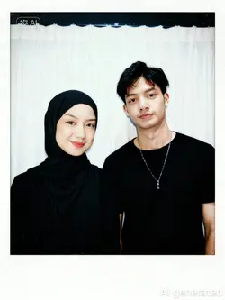 2 foto jadi 1