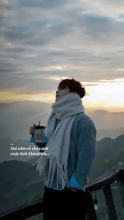 Hai năm cố chấp một