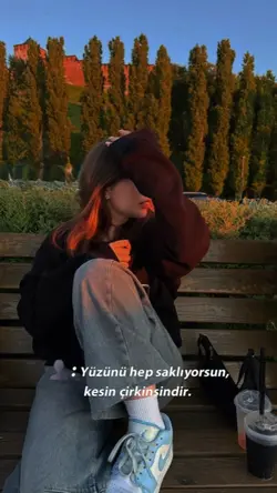 yüzünü hep saklıyosn