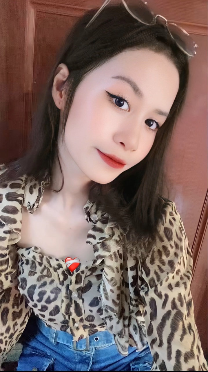 មិនដឹងថាពួកយេីងជាគូរឺ