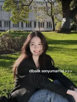 dibalik senyuman ini