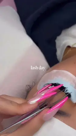 lash day ⋆˙⟡
