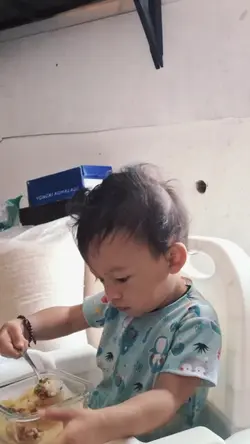 anak bayi makan
