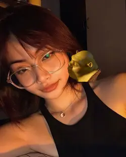shrek kiss