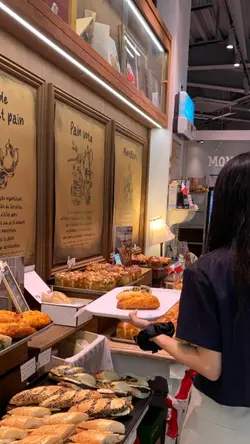 2 pics TV32903091402