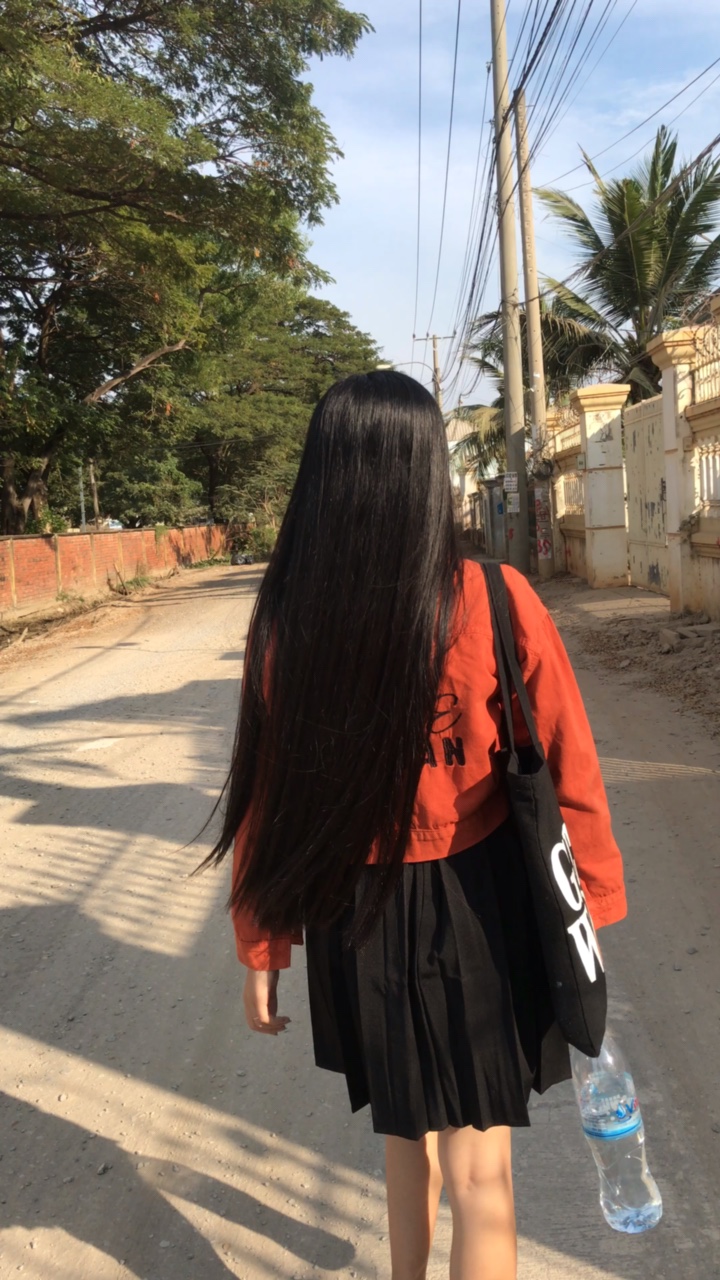 ហេតុអ្វីស្រលាញ់គេ