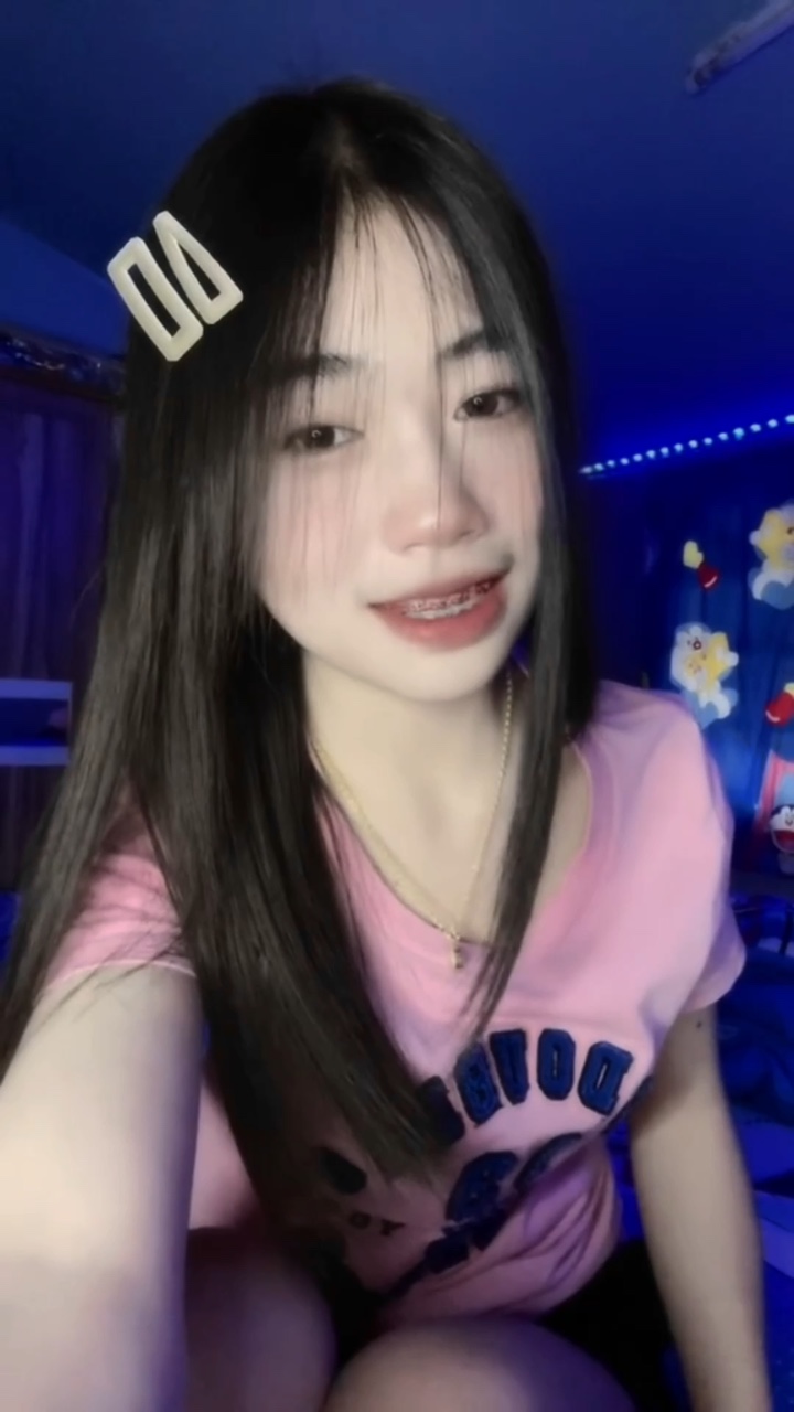 เธออย่าพึ่งไปบอกรักใคร