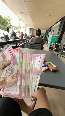 Viral Uang Segepok