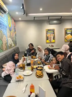 makan bersamkeluarga