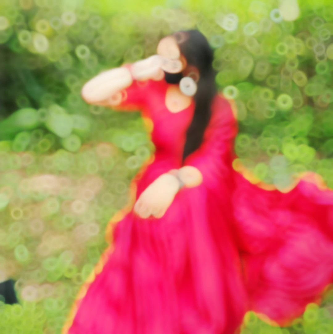 ওই লাল টুকটুক শাড়ি 