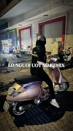[2] Người đến bên a.