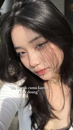 dia cantik cuma karn