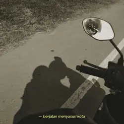 dia dan motor tua 