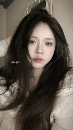 Baby girl em bước từ