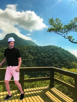 seu Madruga dançando