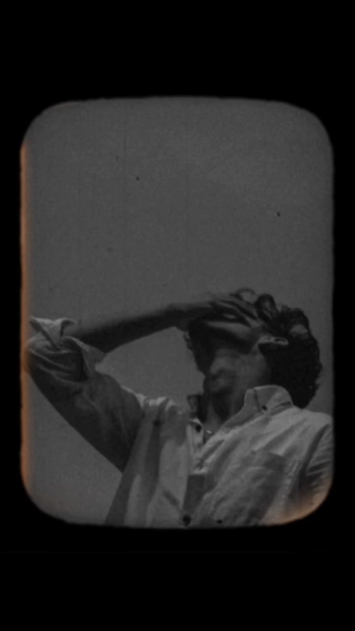 দুঃখ আমারে খোঁজে