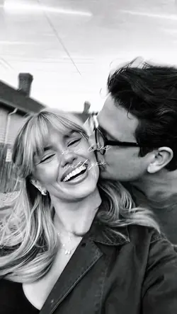 in love 👩❤️💋👨
