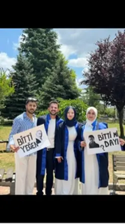 herkesi siyah giydir