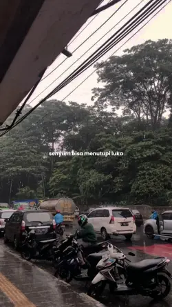 senyum bisa menutupi