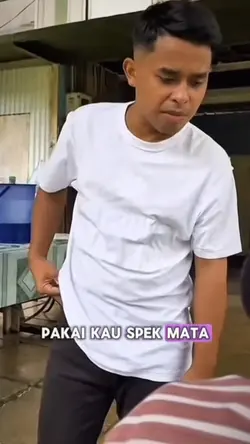 Pakai Kau spek mata😎