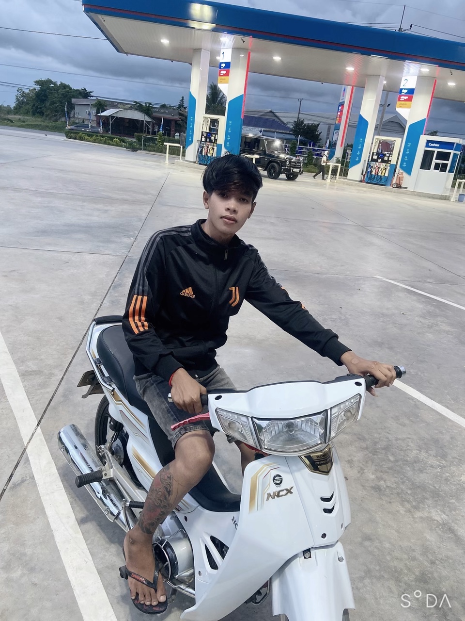 ពេលអូនមកជួបបងប្រុសអូនឱ្យមកទេ