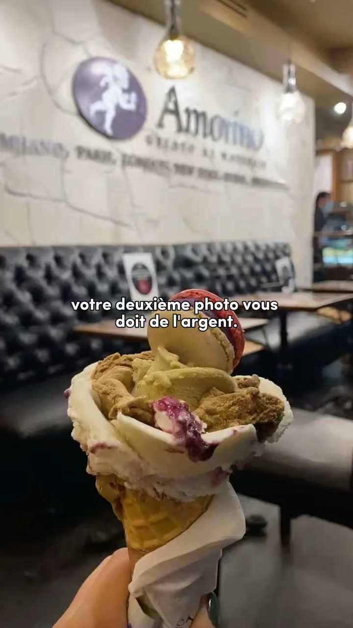 Doit de l'argent.