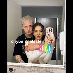 oczy lekko zielone