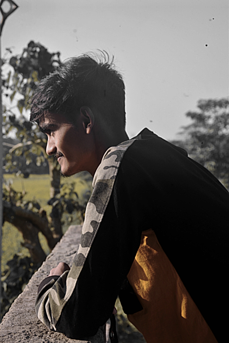 আমারে সবাই ছেড়ে দেয়