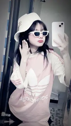 Đưa bàn tay anh nắm