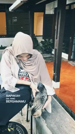 Siapakah dia