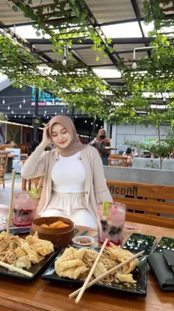 makan mie pedas