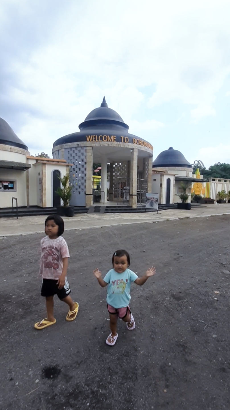 TRAVEL WITH MY GIRLS