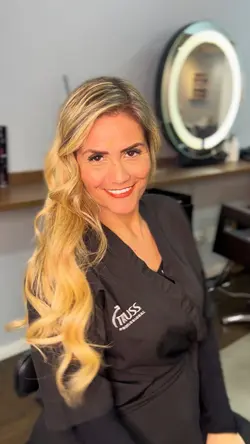 Loiro e Megahair
