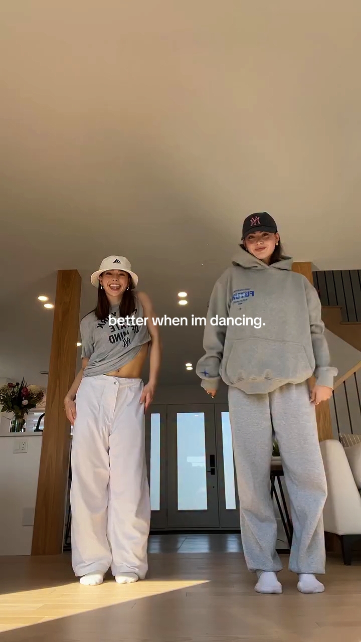 Amigos bailando con