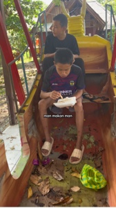 Pria makan pria